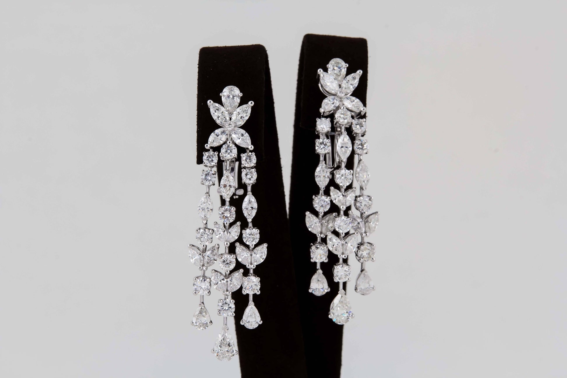 https://a.1stdibscdn.com/diamond-chandelier-earrings-for-sale-picture-9/j_415/j_2072113/7DECD83C_5C50_491A_BFFB_1631113121995_master.jpeg