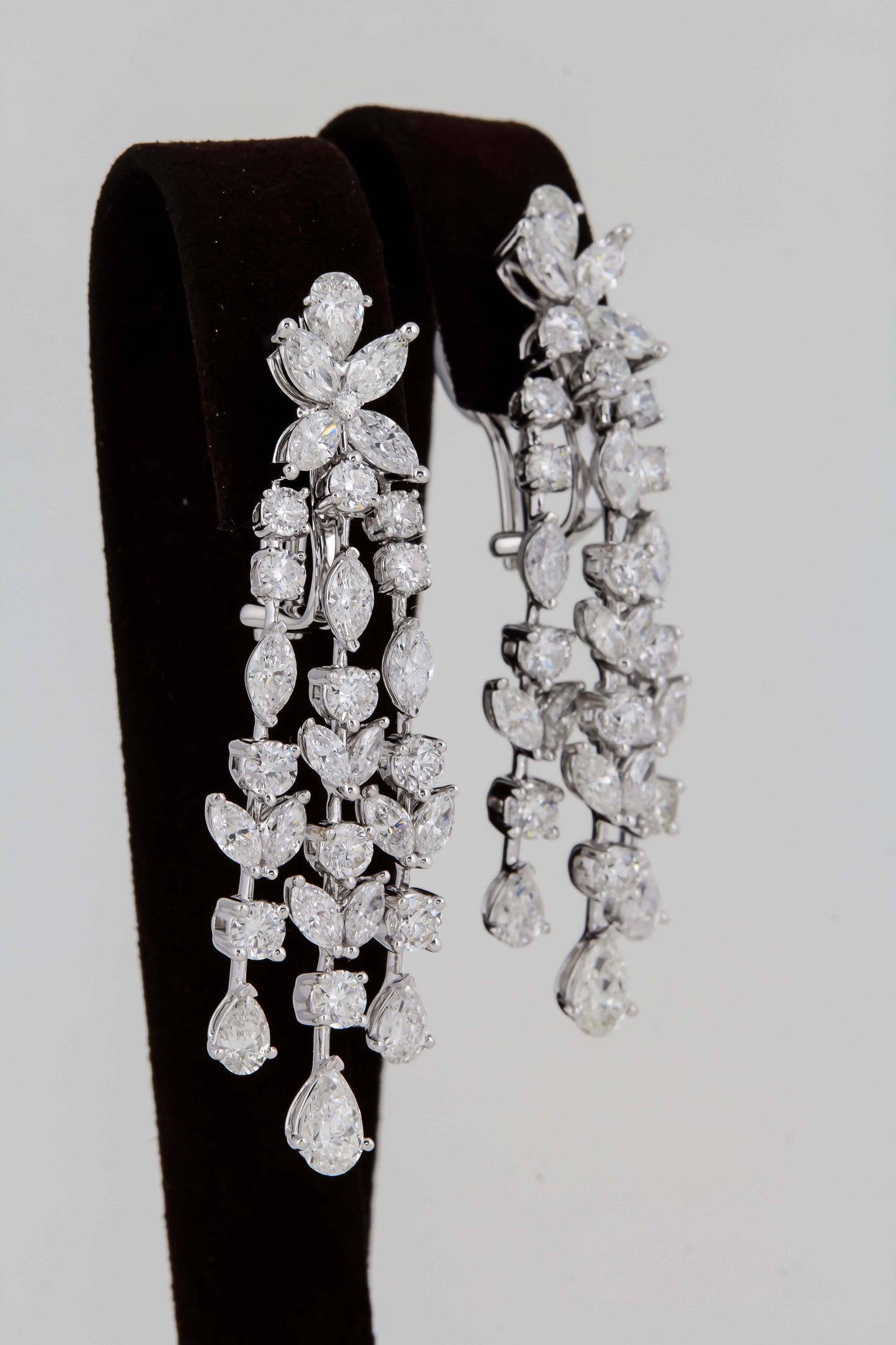 Stunning 12.36 Carat VS Diamond Chandelier Earrings 18k White Gold