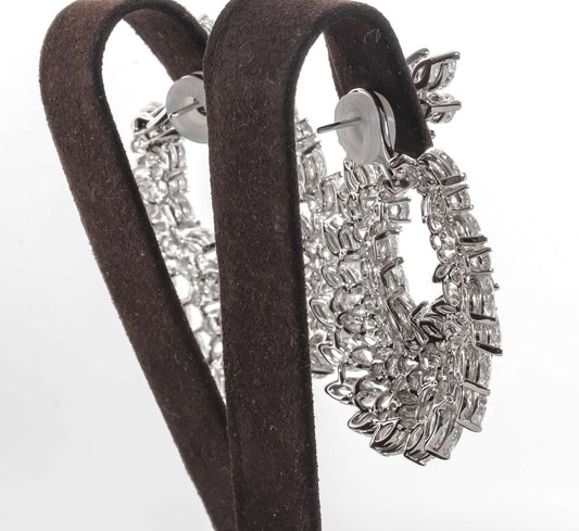 https://a.1stdibscdn.com/archivesE/jewelry/1stdibs/101614/DiamondScene_CC_DM//10/IMG_2044.jpg