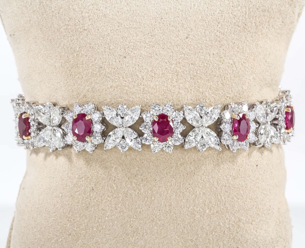 https://a.1stdibscdn.com/archivesE/jewelry/1stdibs/120814/DiamondScene_CC_DM//07/IMG_4574.jpg