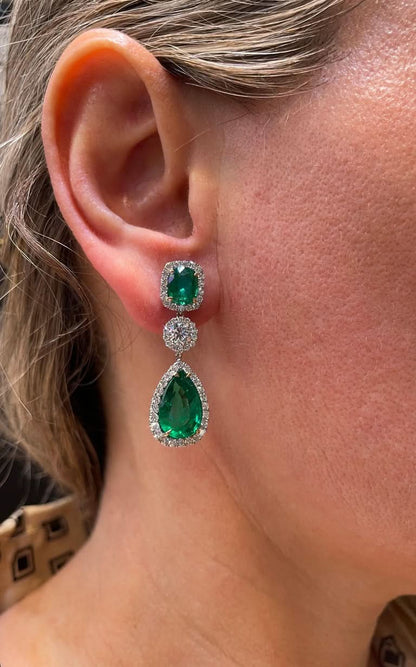 https://a.1stdibscdn.com/emerald-and-diamond-drop-earrings-for-sale-picture-3/j_415/j_229928921717078772072/2P6A1496_master.jpg?width=768