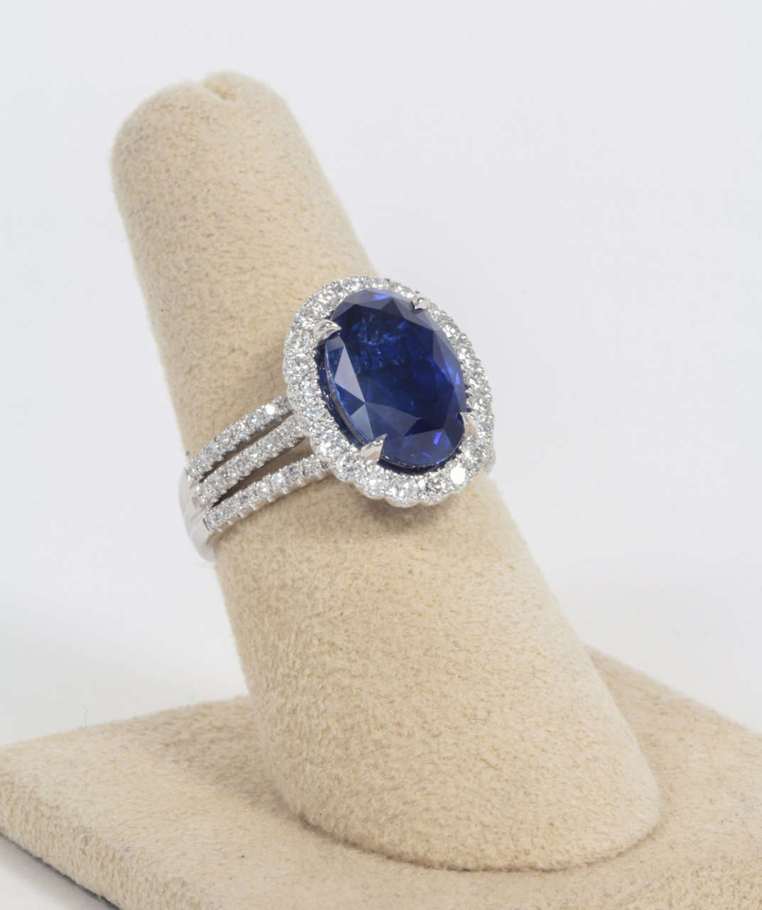 https://a.1stdibscdn.com/archivesE/jewelry/1stdibs/051514/DiamondScene_CC_DM//04/X.jpg