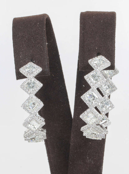 https://a.1stdibscdn.com/archivesE/jewelry/1stdibs/051514/DiamondScene_CC_DM//08/IMG_5708.jpg
