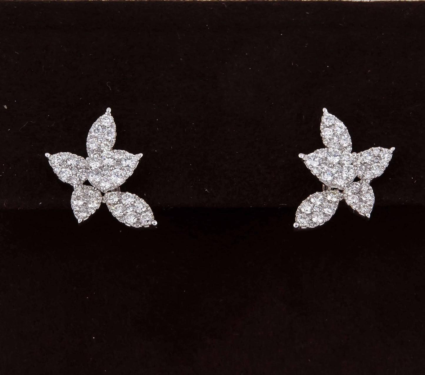 https://a.1stdibscdn.com/classic-diamond-gold-cluster-earrings-for-sale-picture-5/j_415/j_261533921746539116846/IMG_5821_master.jpg