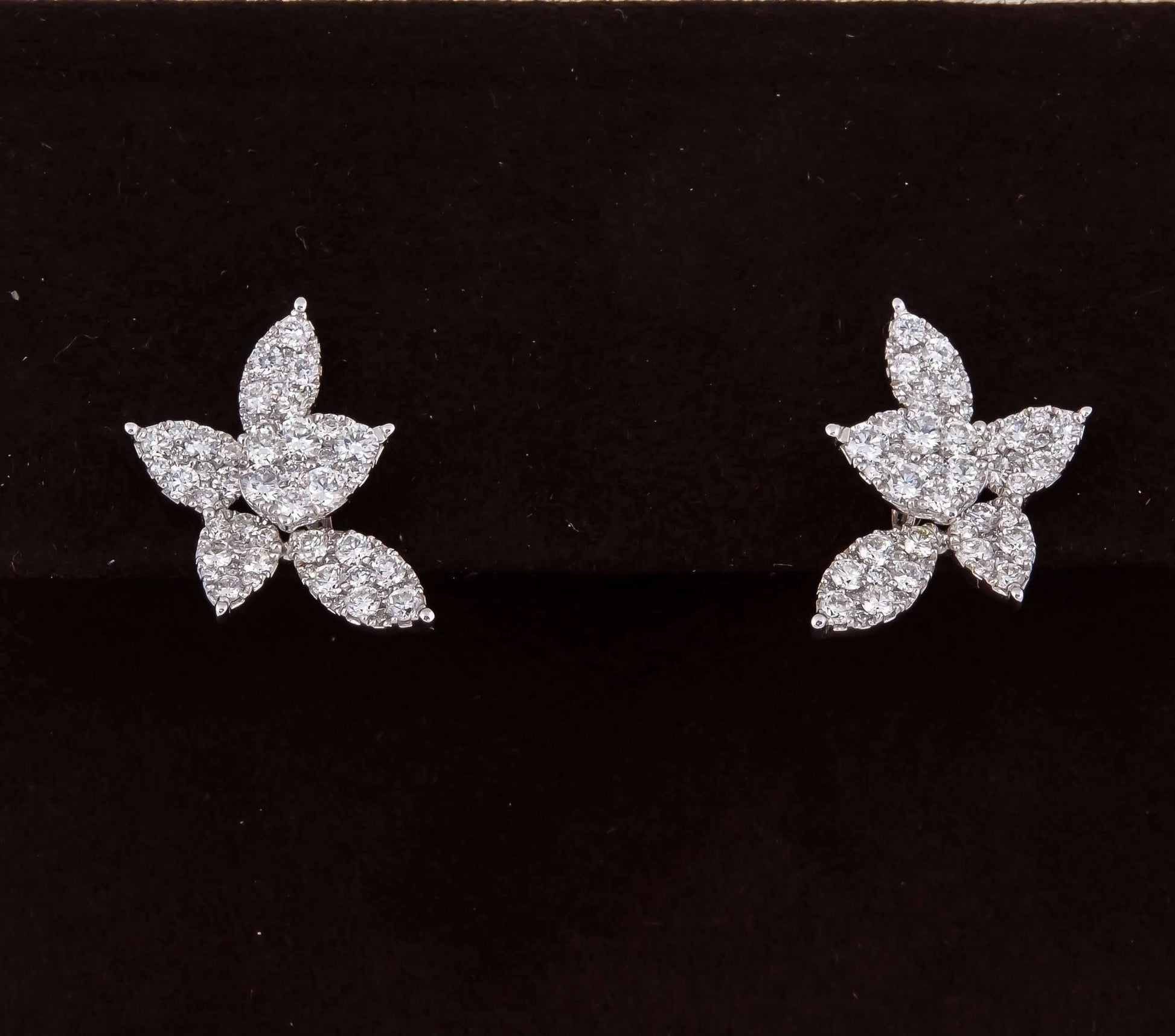 https://a.1stdibscdn.com/classic-diamond-gold-cluster-earrings-for-sale-picture-5/j_415/j_261533921746539116846/IMG_5821_master.jpg