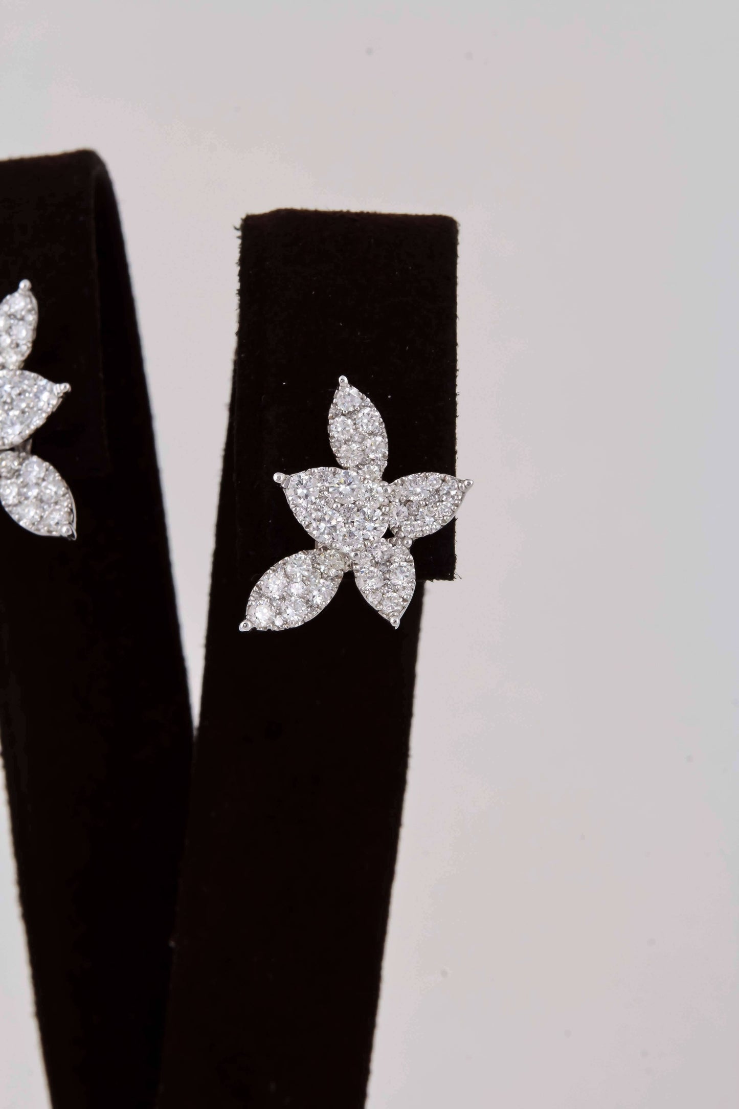 Classic 1.85ct Diamond 18k White Gold Cluster Stud Earrings