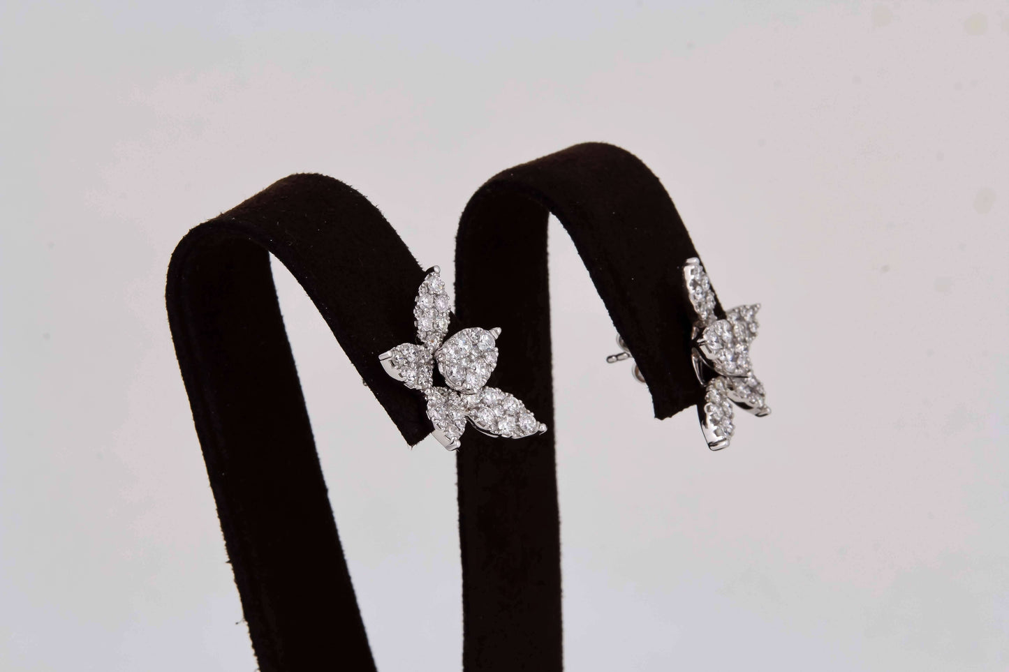 Classic 1.85ct Diamond 18k White Gold Cluster Stud Earrings