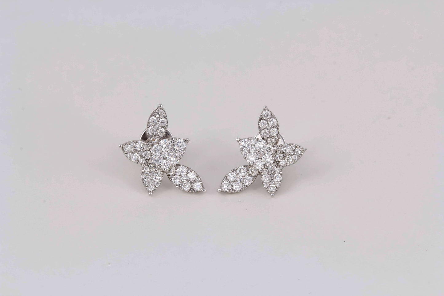 18k White Gold 1.85ct Brilliant Diamond Cluster Stud Earrings