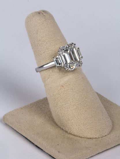 https://a.1stdibscdn.com/archivesE/jewelry/1stdibs/011314/DiamondSceneCC_DM//06/IMG_6824.jpg