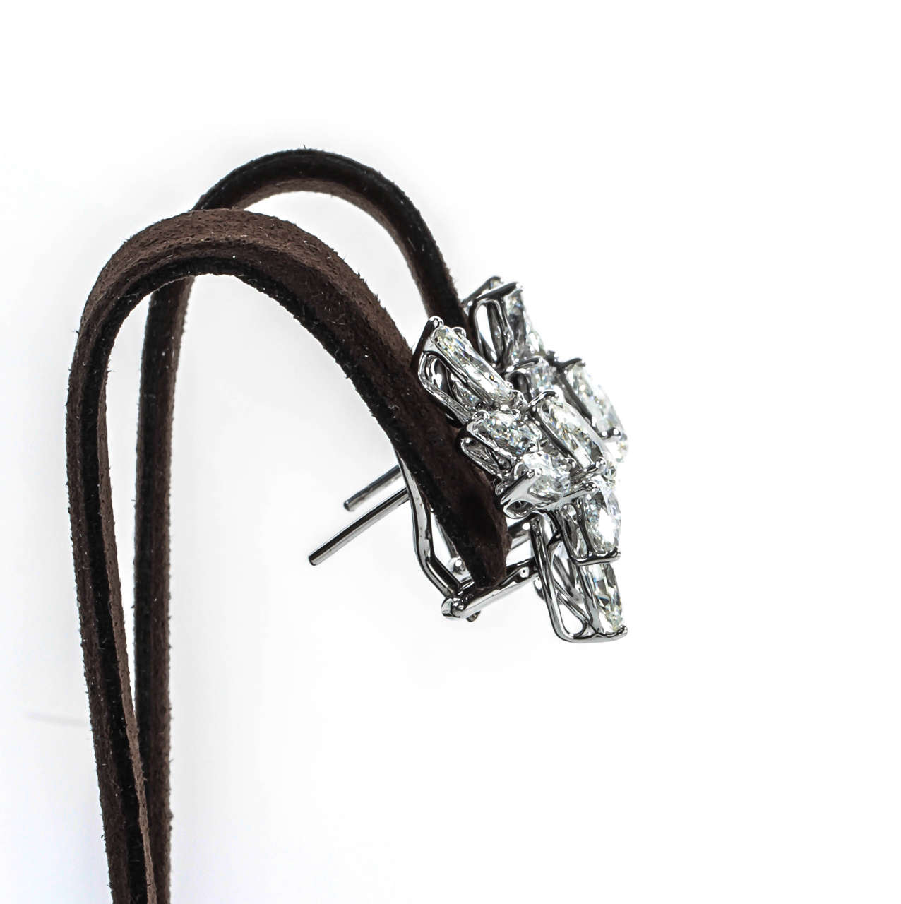 https://a.1stdibscdn.com/archivesE/jewelry/1stdibs/012215/DiamondScene_CC_DM//05/IMG_7005.jpg