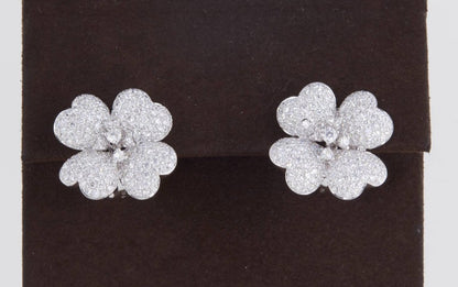 https://a.1stdibscdn.com/diamond-white-gold-flower-earrings-for-sale-picture-5/j_415/j_114510421612457333228/IMG_7518_master.jpg?width=768