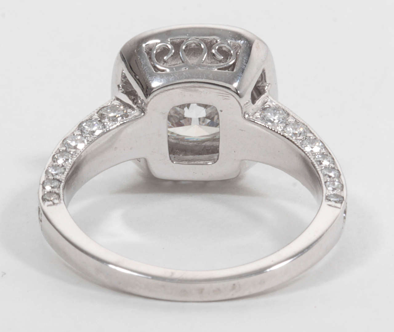 https://a.1stdibscdn.com/archivesE/jewelry/1stdibs/071714/DiamondScene_CC_DM//04/IMG_8545.jpg