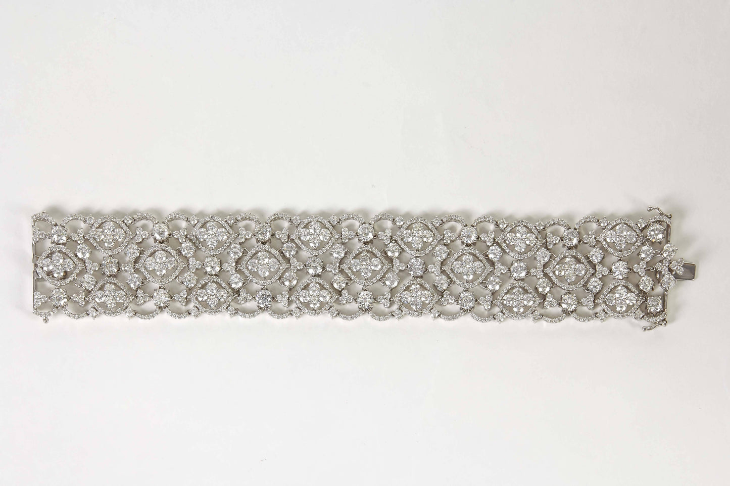 Exquisite 28.12 Carat Diamond Lace Bracelet in 18k White Gold