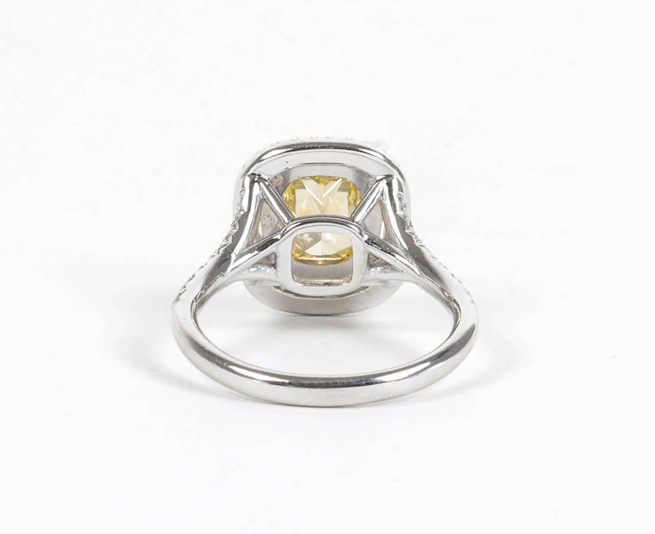 https://a.1stdibscdn.com/archivesE/jewelry/1stdibs/022415/DiamondScene_CC_DM//02/X.jpg