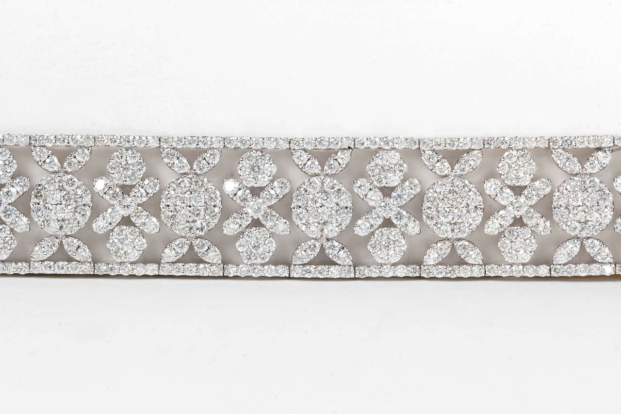 Exquisite 20.03 Carat Round Brilliant Wide Diamond Wreathe Style Bracelet