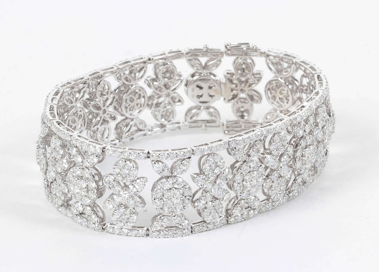 Exquisite 20.03 Carat Round Brilliant Wide Diamond Wreathe Style Bracelet