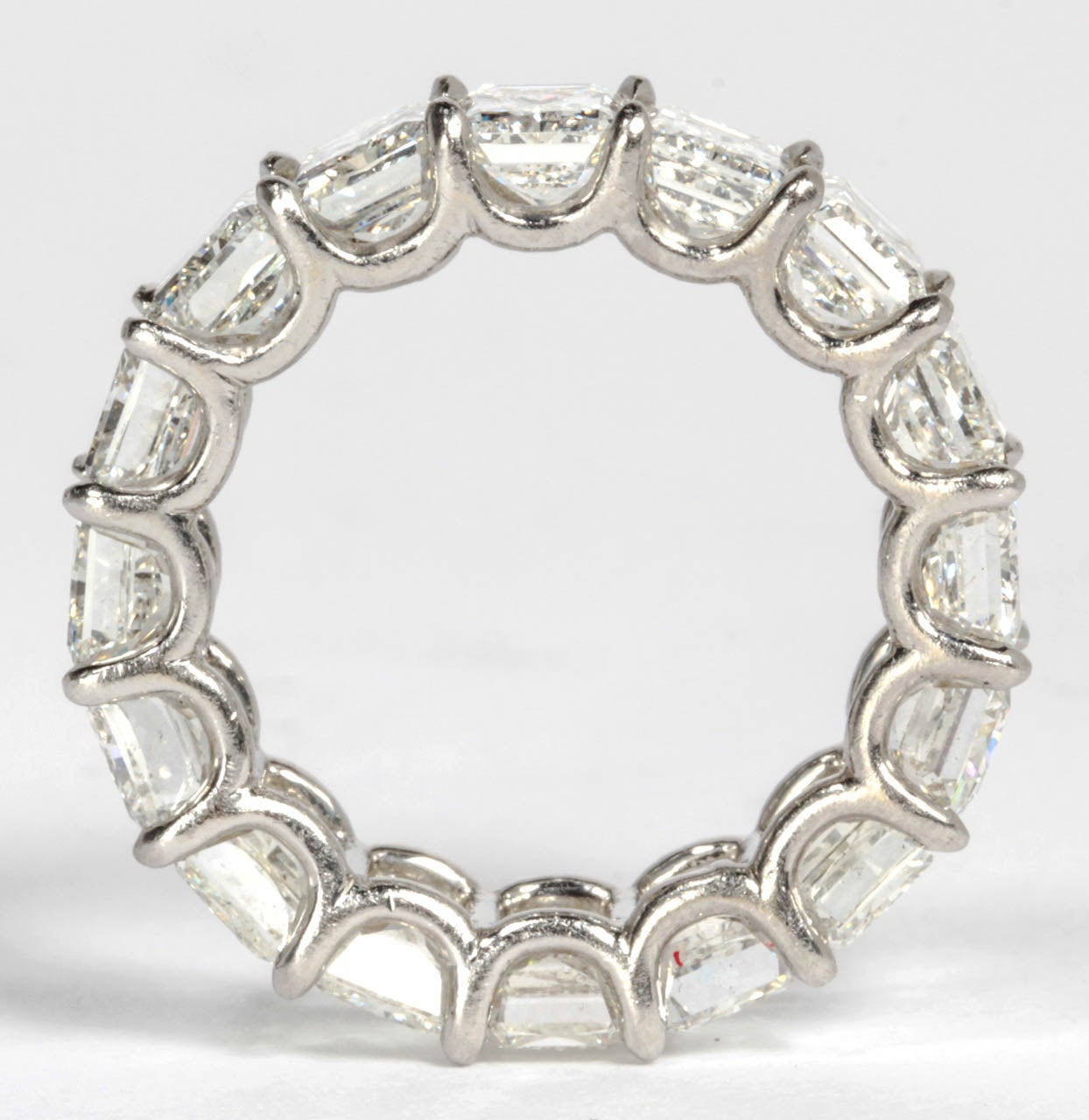 https://a.1stdibscdn.com/archivesE/jewelry/1stdibs/102413/DiamondSceneCC_MDR//09/IMG_9488.jpg