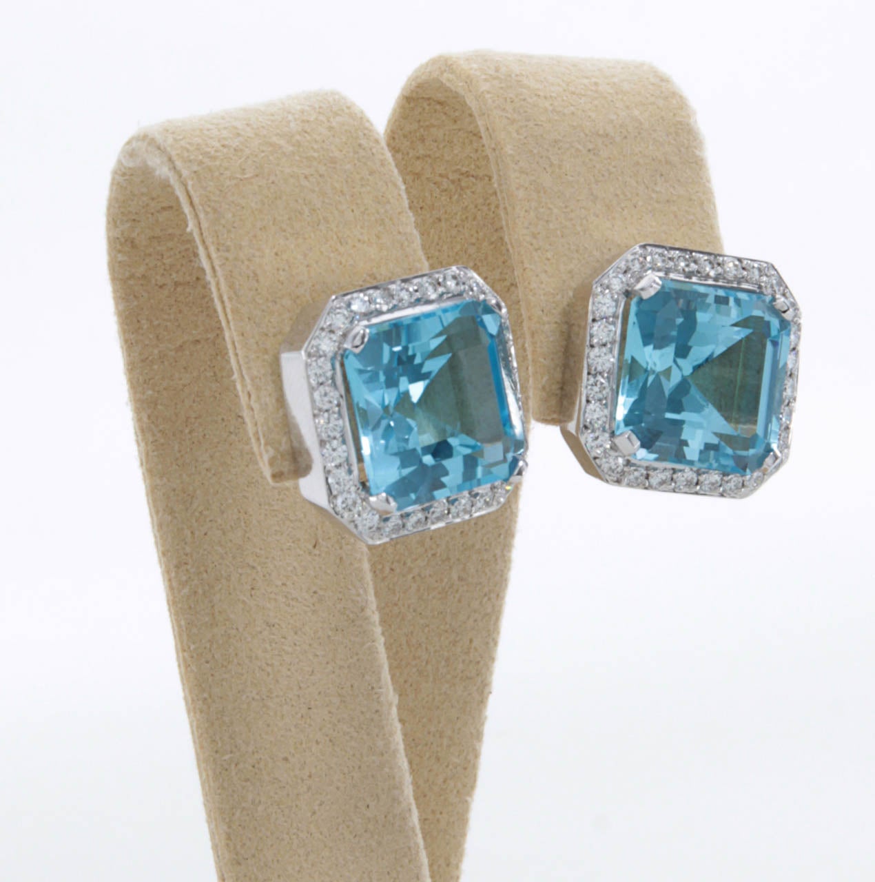 https://a.1stdibscdn.com/archivesE/jewelry/1stdibs/022014/DiamondSceneCC_DM//02/IMG_9956.jpg