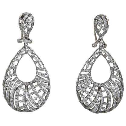 https://a.1stdibscdn.com/archivesE/jewelry/1stdibs/061115/DiamondScene_JWL_CC_DM//10/X.jpg