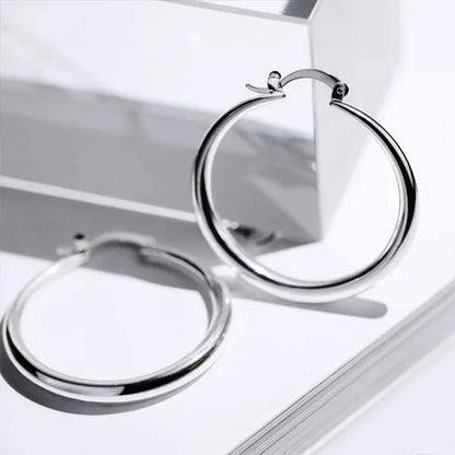 1 Pair Women's Fashion Simple 18K Yellow Soild Gold Hoop Earrings Exquisite Diameter 33mm Circle Hoop Earrings for Wedding Engagement Christmas Jewelry Gifts