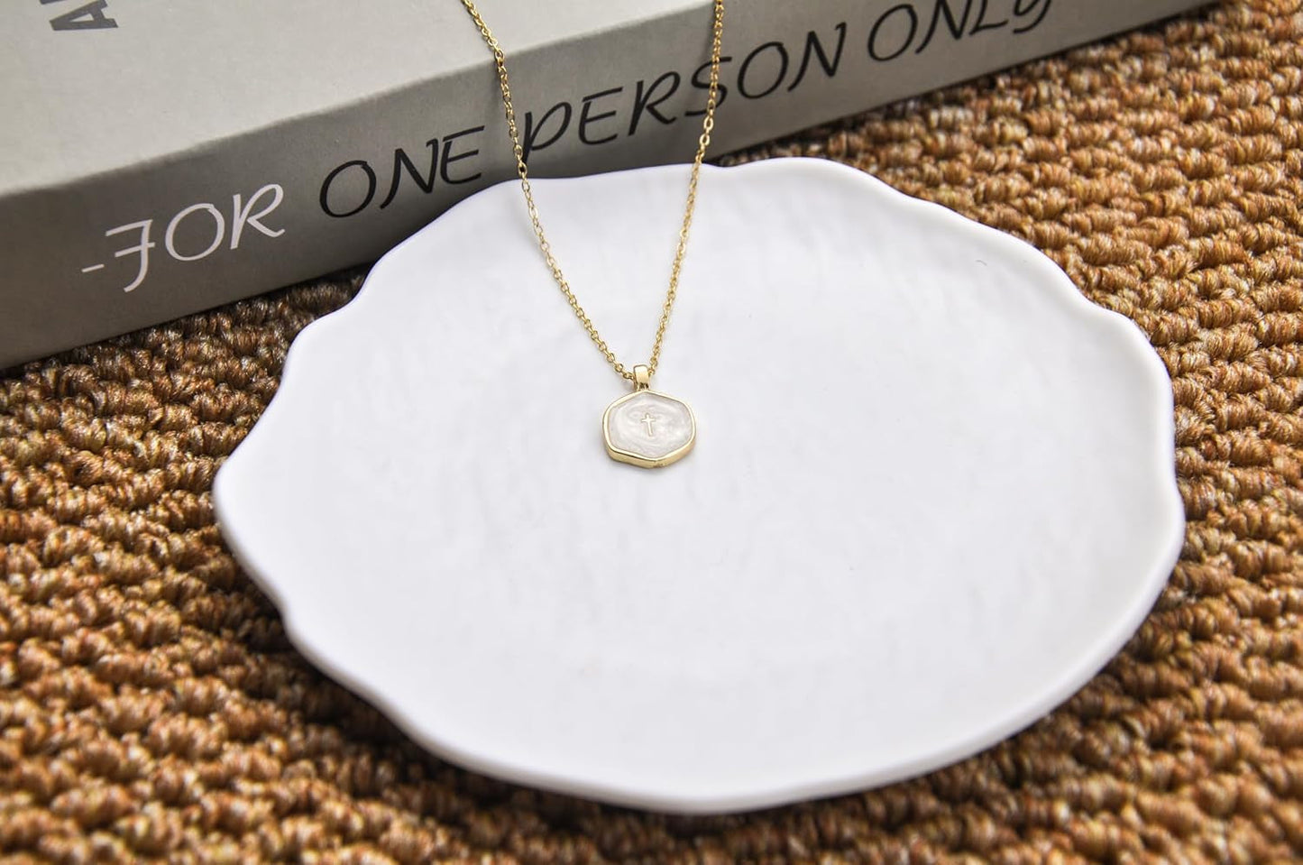 2 Pcs Cross Necklace for Women, Gold/Sterling Silver Plated Dainty Cross Pendant Necklace, Adjustable Chain, Trendy Gold Jewelry Gift for Women and Men