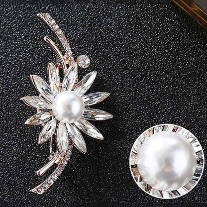 Brooch Flower Shape Rhinestone Design Alloy Fashion Clothes Brooch Pin for Party,Vintage Fashion Brooch Pins for Women Teen Girls Crafts Gift