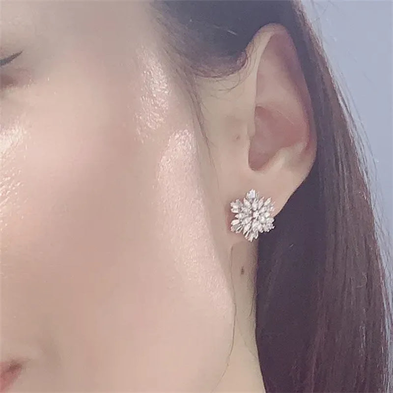 Women Exquisite Snowflake Earrings Silver Plated Crystal Stud Earrings Winter Christmas Gifts Party Bridal Jewelry