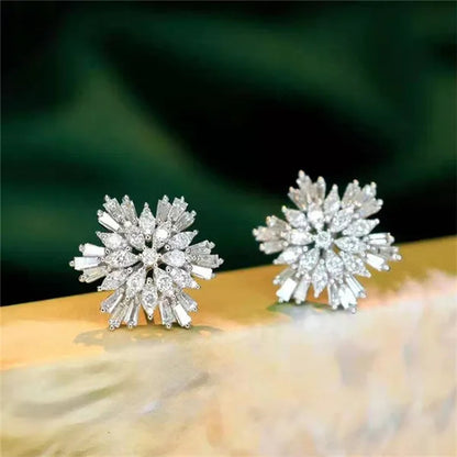 Women Exquisite Snowflake Earrings Silver Plated Crystal Stud Earrings Winter Christmas Gifts Party Bridal Jewelry