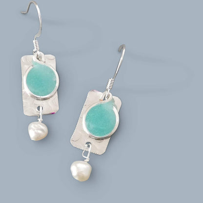 Handmade Lightweight Silvertone Sapphire Blue and White Pearl Rectangle Drop Womens Earrings