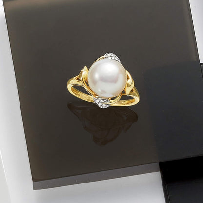 10-10.5Mm Cultured Pearl Leaf Ring with Diamonds in 14Kt Yellow Gold. Size 9