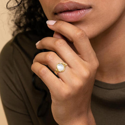 Chunky Gold Signet Rings for Women, Pearl Ring with Non Tarnish Stainless Steel, 18K Gold Plated Shell Ring, Statement Trendy Jewelry (7) - WORLD TIME VISITS