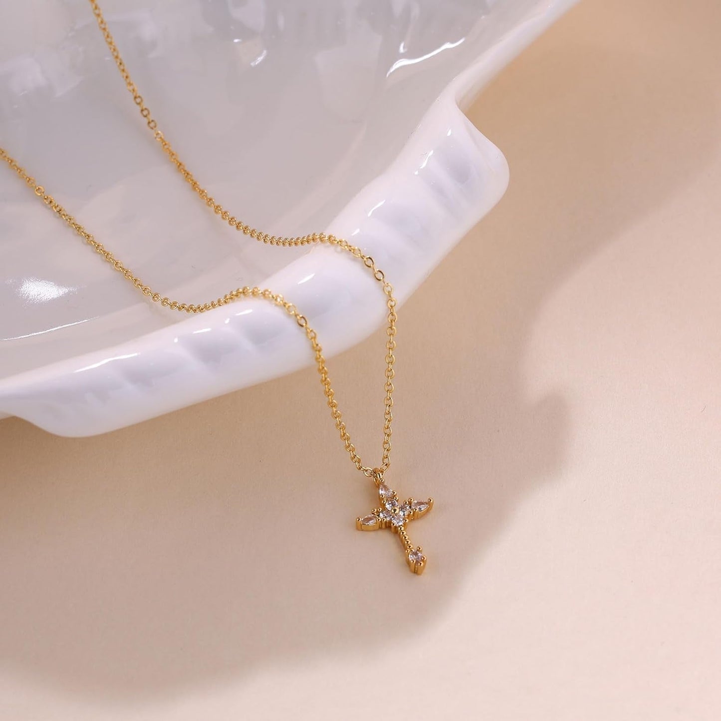 Cross Necklace for Women, 14K Gold Plated/Silver Chunky Cross Necklace Simple Faith Charm Necklaces Statement Crucifix Pendant Necklaces for Women Trendy Gold Jewelry Gifts
