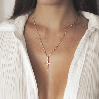Cross Necklace for Women & Men 18K Gold Plated Flat Mariner/Marina 060 3MM Chain Necklace with Cross Pendant.