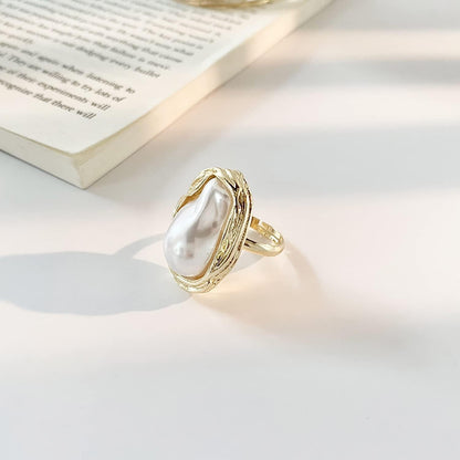 Irregular Pearl Ring for Women 18K Gold Baroque Pearl Ring Silver Geometrical Statement Ring Fashion Wedding Jewelry Gifts for Women Girls