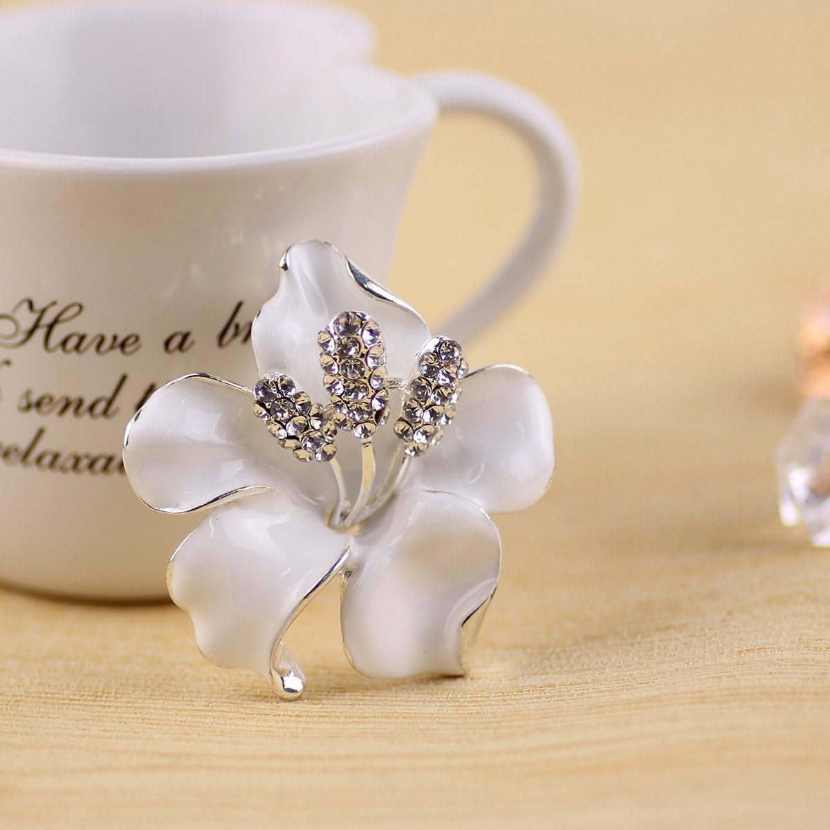 Brooch Pin for Women Flowers Brooch with Created Crystal | Elegant Brooches and Pins for Women | Pearl Brooches for Women with Flower Pins | Designer Brooch Collar Pins for Women, Purple/White/Red, 29.8G