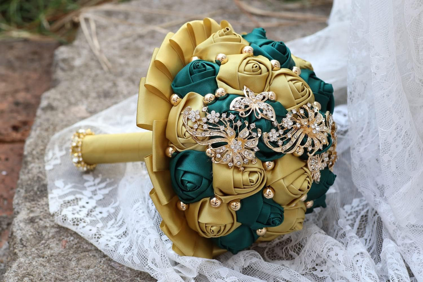 Golden Rhinestone Brooch Wedding Flowers Bridal Bouquets Crystal Bride Holding Bouquet White Ivory Satin Roses with Diamond
