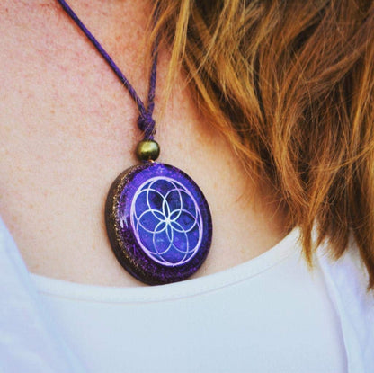 Orgone Necklace by Seed of Life - Healing Crystals - Protection - SBB Coil -Orgonite Pendant Gemstone Amethyst, Moonstone, Rose Quartz, Violet Meditation Yoga, Woman Handmade, Arte Orgones Design