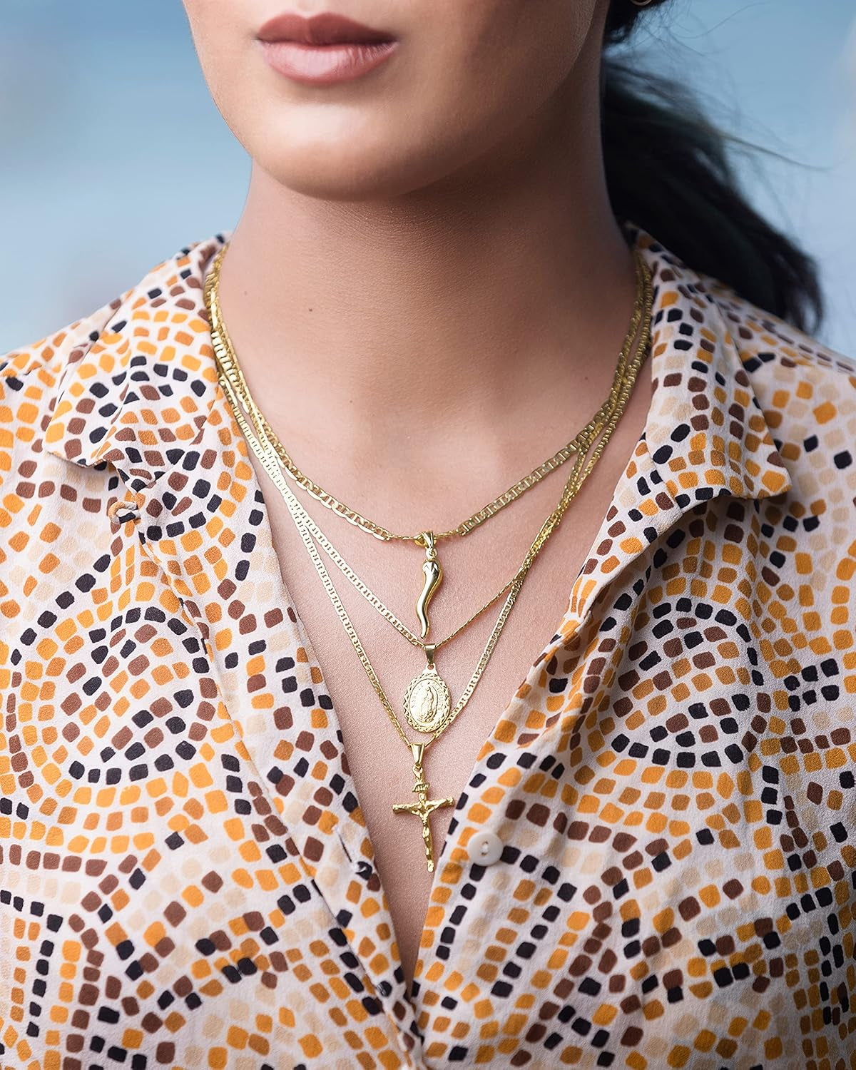 Cross Necklace for Women & Men 18K Gold Plated Flat Mariner/Marina 060 3MM Chain Necklace with Cross Pendant.