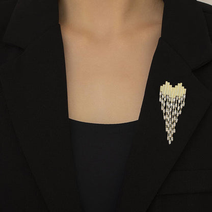 Heart Shaped Brooch Gold Tone Tassel Brooches and Pins for Women Fashion Cubic Zirconia Hanging Chain Brooch