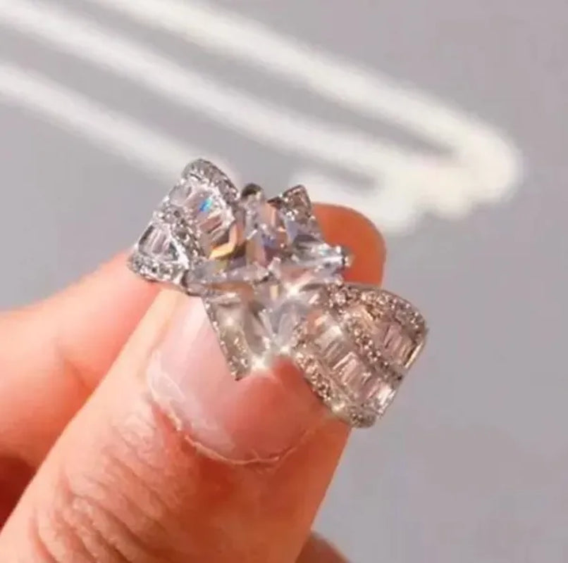 Fashion Jewelry Ellipse White Sapphire Zircon Aaas Ring Gold-Plated Water Drop Rings