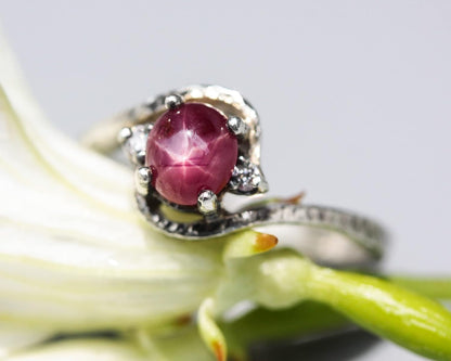 Oval Cabochon Star Ruby Ring in Prongs Setting and Diamonds Side Set with Sterling Silver Texture Band - WORLD TIME VISITS