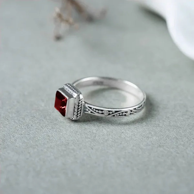 Vintage 925 Sterling Silver Cube Blood Red Rubine Gemstone Diamond Rings - WORLD TIME VISITS