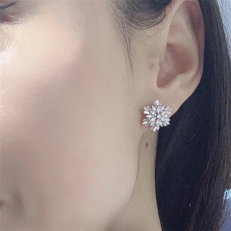 Women Exquisite Snowflake Earrings Silver Plated Crystal Stud Earrings Winter Christmas Gifts Party Bridal Jewelry