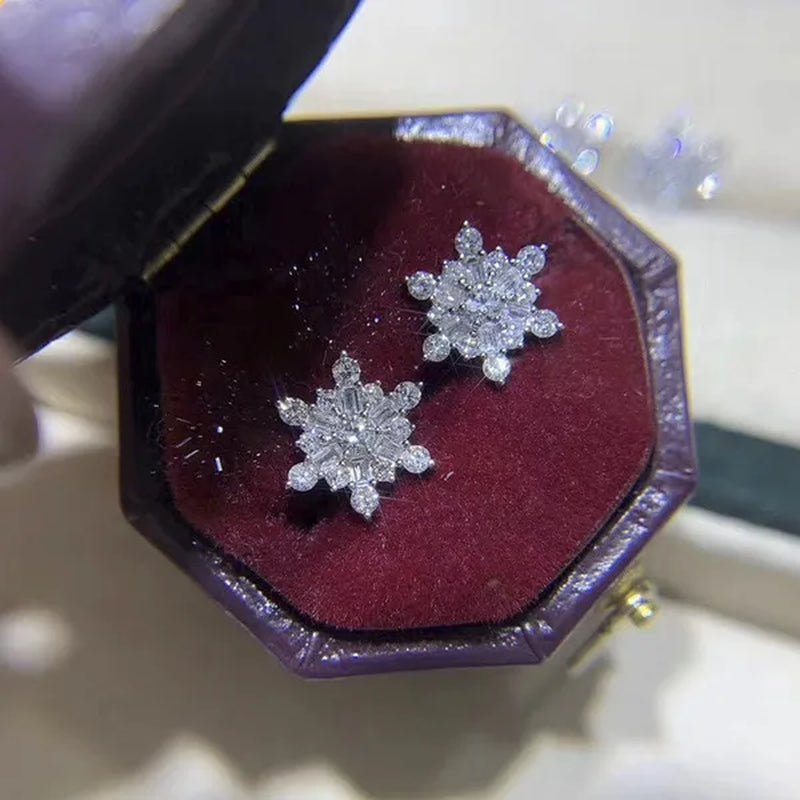 Ear Stud for Women Silver Plated White Sapphire Lab Diamond Snowflake Flower Stud Earrings Bridal Engagement Wedding Fashion Jewelry