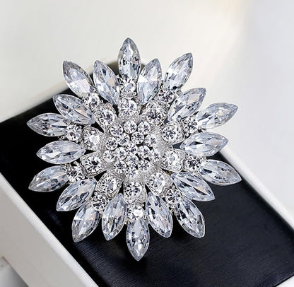 Exquisite Crystal Flower Corsage Bouquet Brooch Pin for Women Girls Rhinestone Floral Lapel Pins Clip Sweater Coat Scarves Dress Suit Badges Brooches Pins Fashion Jewelry Gifts Wedding