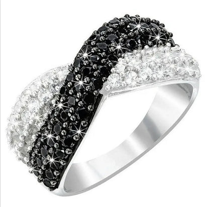 Exquisite European and American Ladies Classic Creative Two-Color Black and White Diamond Ring Ring Size: 5-11