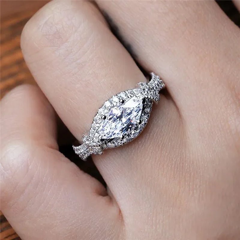 Exquisite Marquise Cut Natural Gem Moissanite 18K White Gold Women's Ring Simulation Diamond Wedding Ring