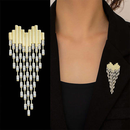Heart Shaped Brooch Gold Tone Tassel Brooches and Pins for Women Fashion Cubic Zirconia Hanging Chain Brooch