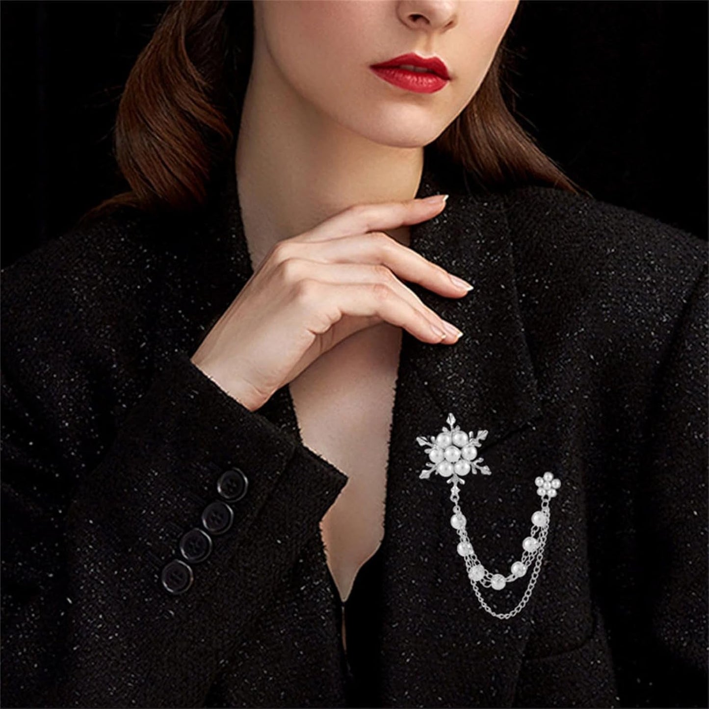Glittering Imitation Pearl Crystal Snowflake Flower Hanging Chain Brooch Pin for Women Men Fashion Snowflake Tassel Shirt Collar Lapel Pin Charming Clothes Bags Decoration Jewelry