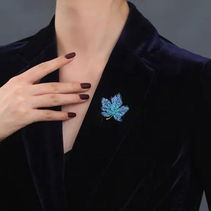 New Fashion Jewelry Full Diamond Maple Leaf Brooch Creative Elegant Windbreaker Pin Suit Coat Sweater Accessories - WORLD TIME VISITS